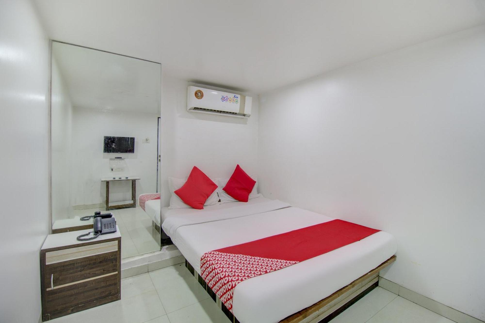 Hotel O Blue Light Near Gateway Of India Мумбай Екстериор снимка